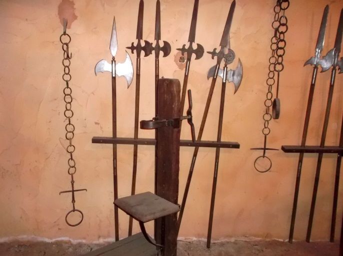 أدوات تعذيب